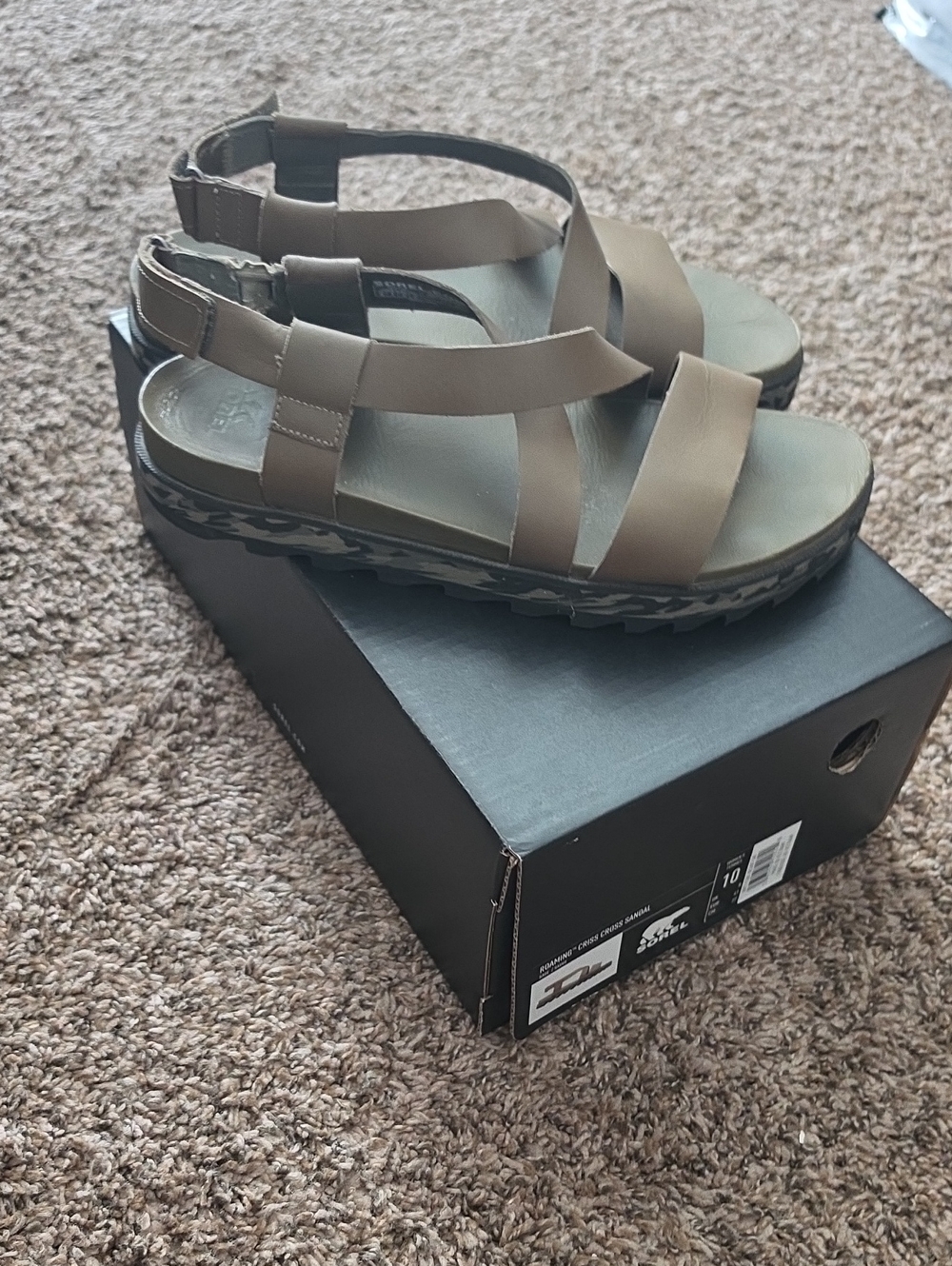 SOREL Womens Roaming Criss Cross Sandals. SAGE!! Camo Bottoms, Like New! Sz 10